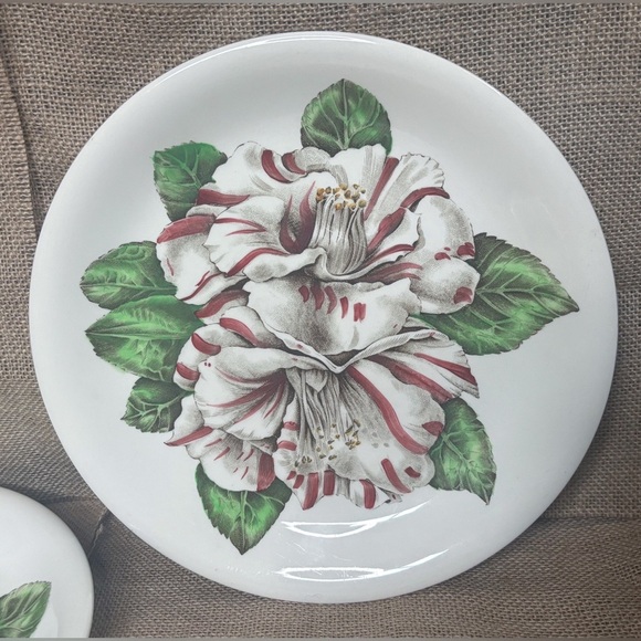 Two Vintage Johnson Brothers Camellia Dinner Plate Floral Cottage Core England - Picture 2 of 5